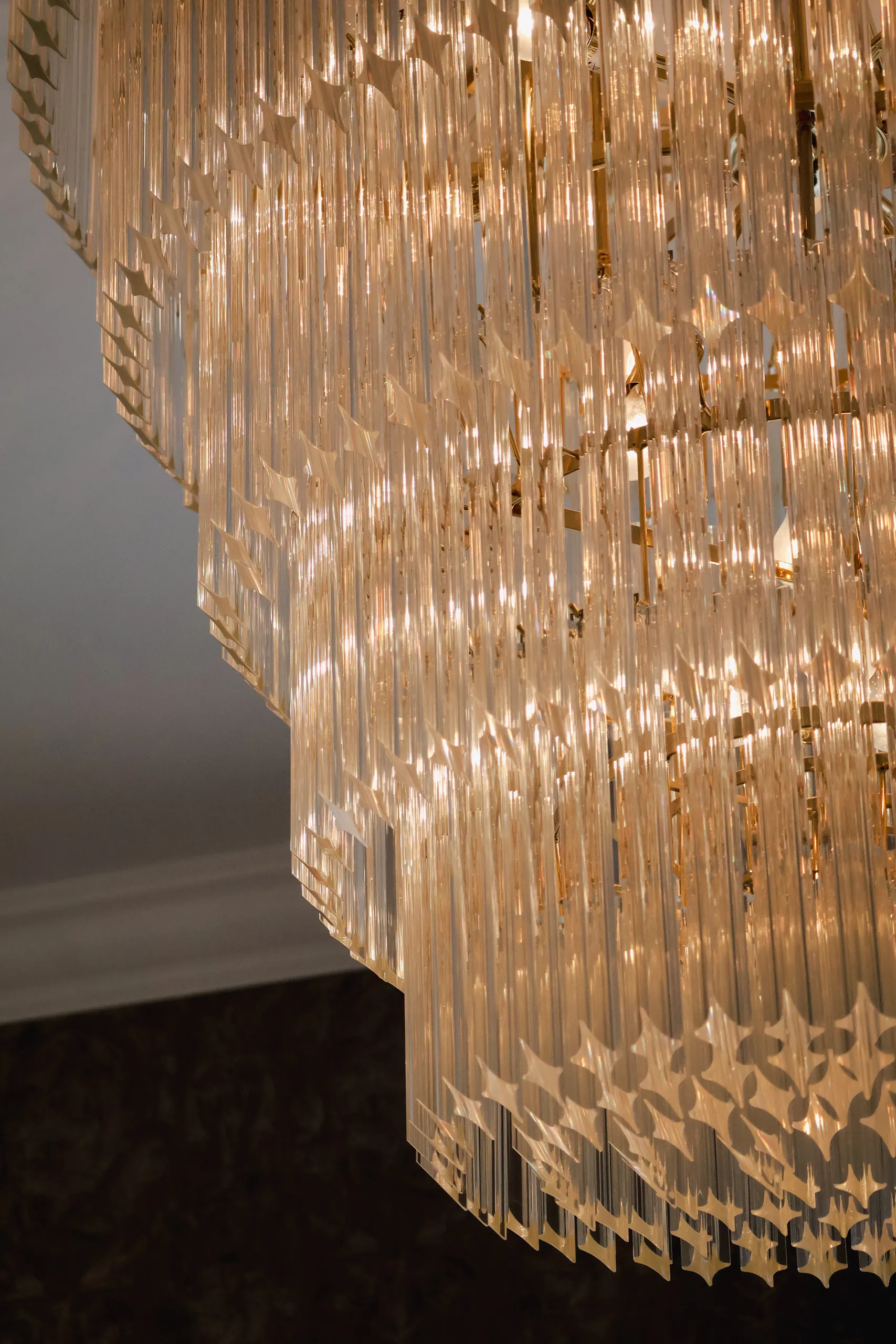 Lysekrone detalj på Chitra house