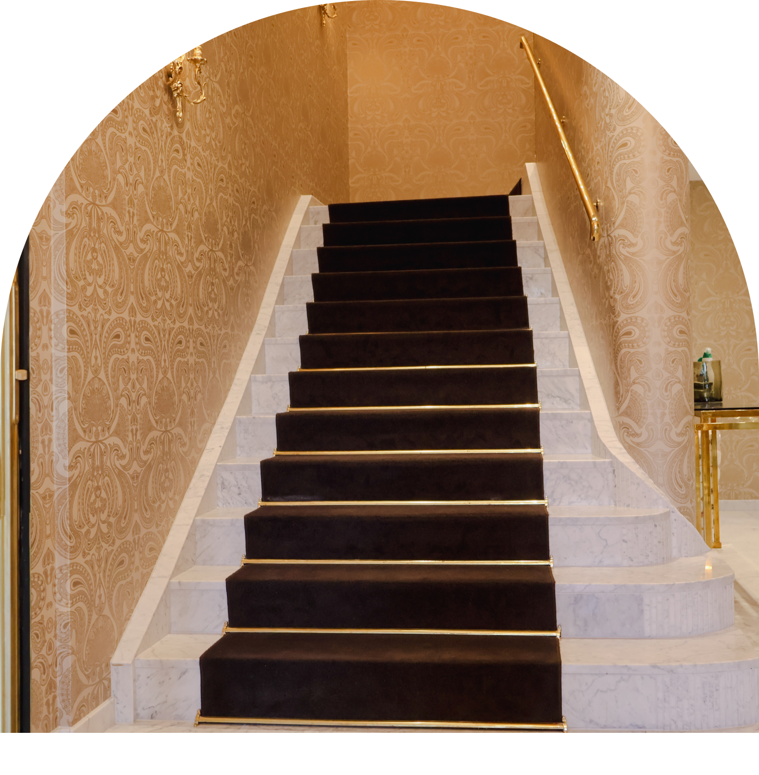 Trapp i Chitra house