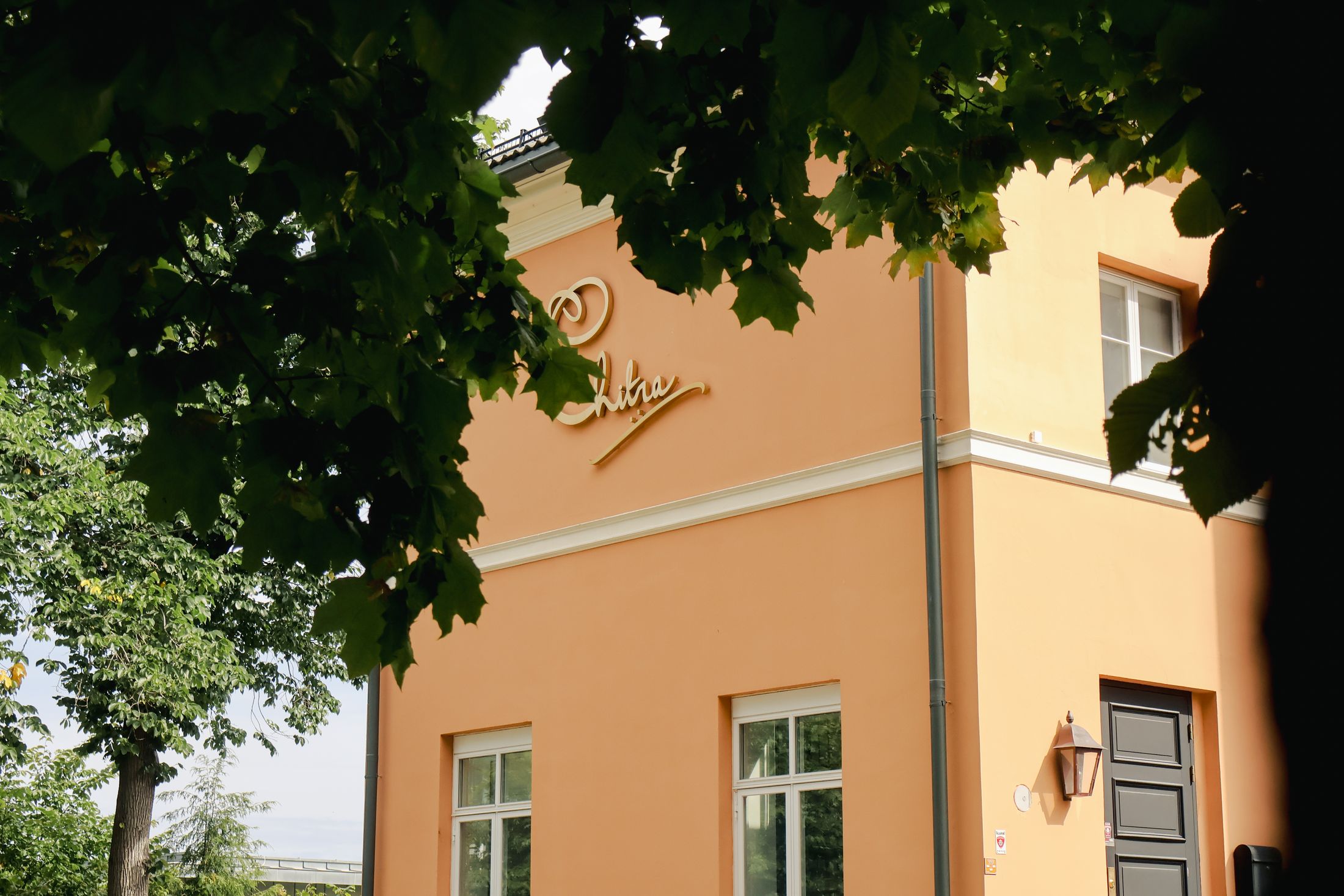 Fasaden på Chitra house
